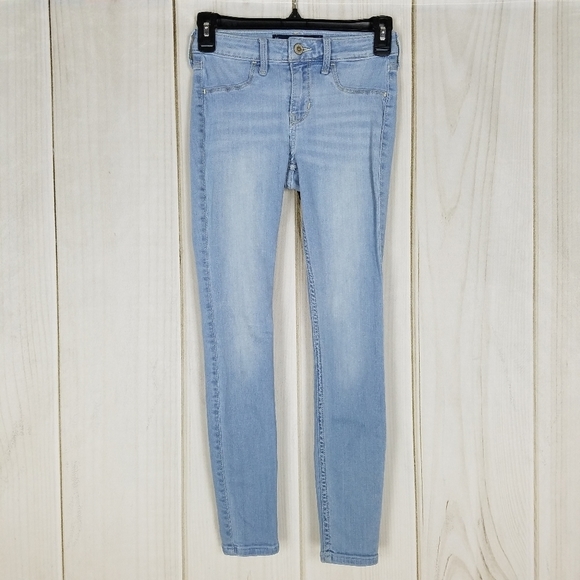 Hollister Denim - Hollister Skinny Jegging Size 0 Short